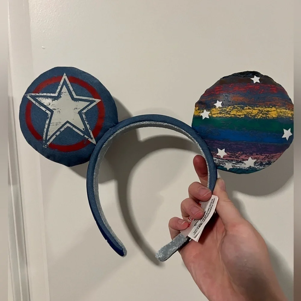 BNWOT Disney America Chavez Mickey Ears
